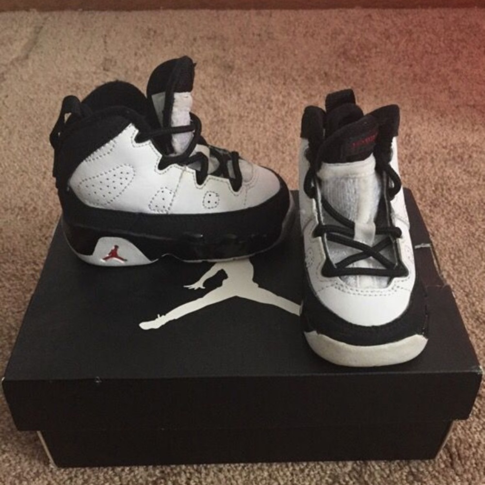 Retro Jordan 9 space jams